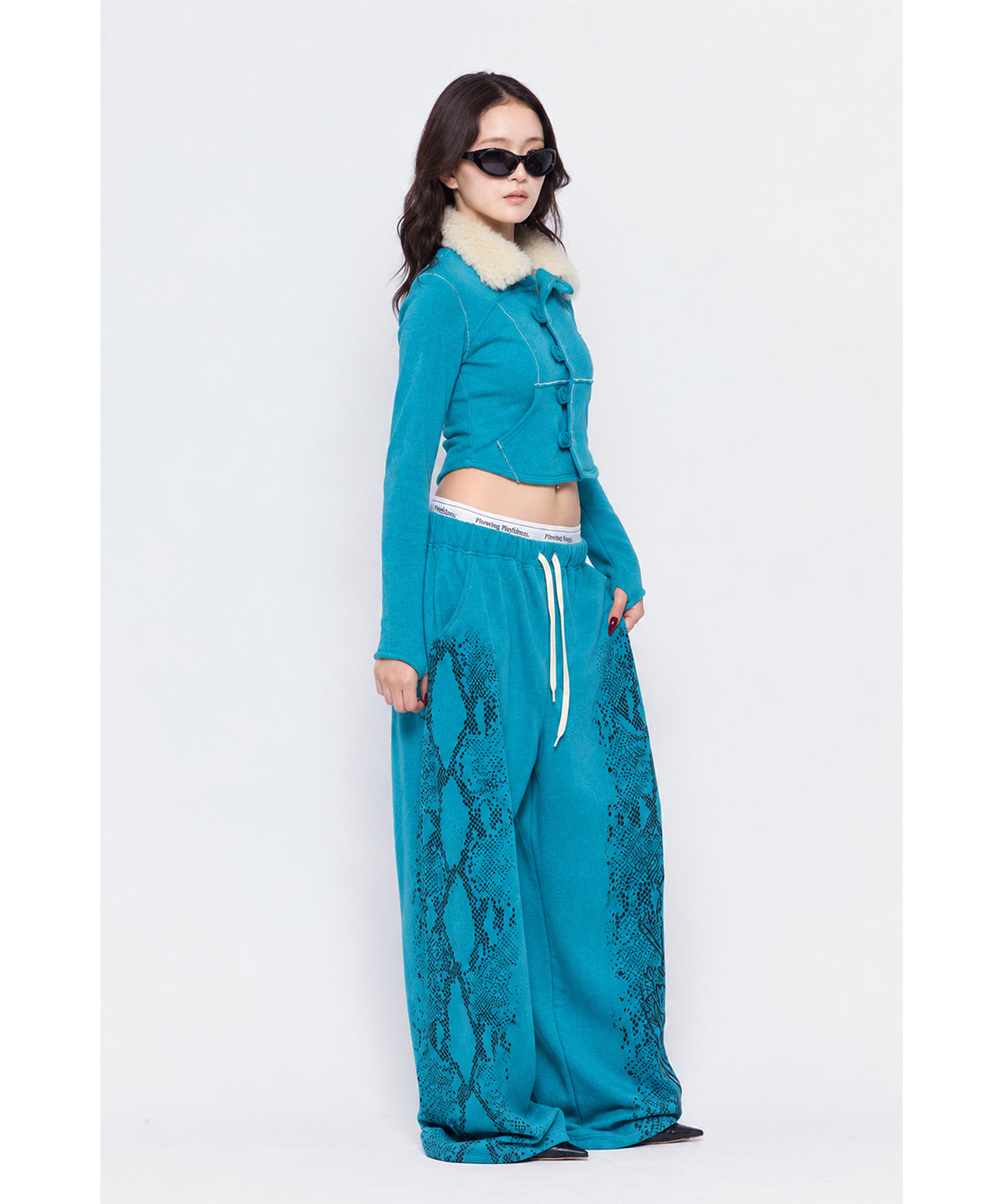 MODEL:170cm/COLOR:BLU/SIZE:F