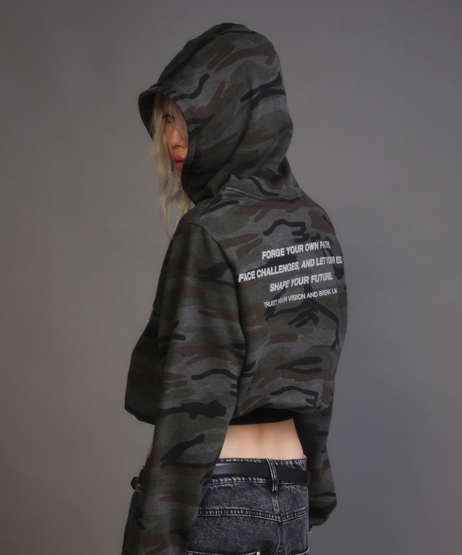 MODEL:170cm/COLOR:BLACK/SIZE:F