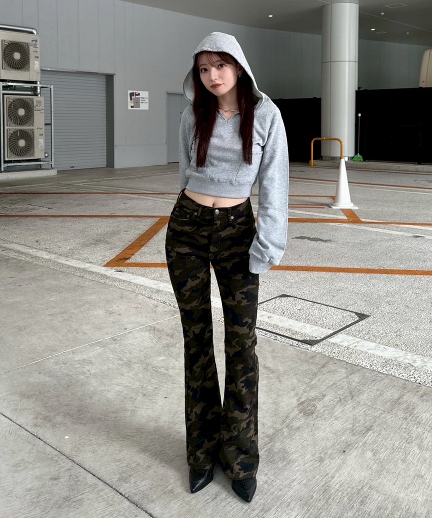 カトしア スタッズディティールコンパクトフーディー｜ACLENT（アクレント）