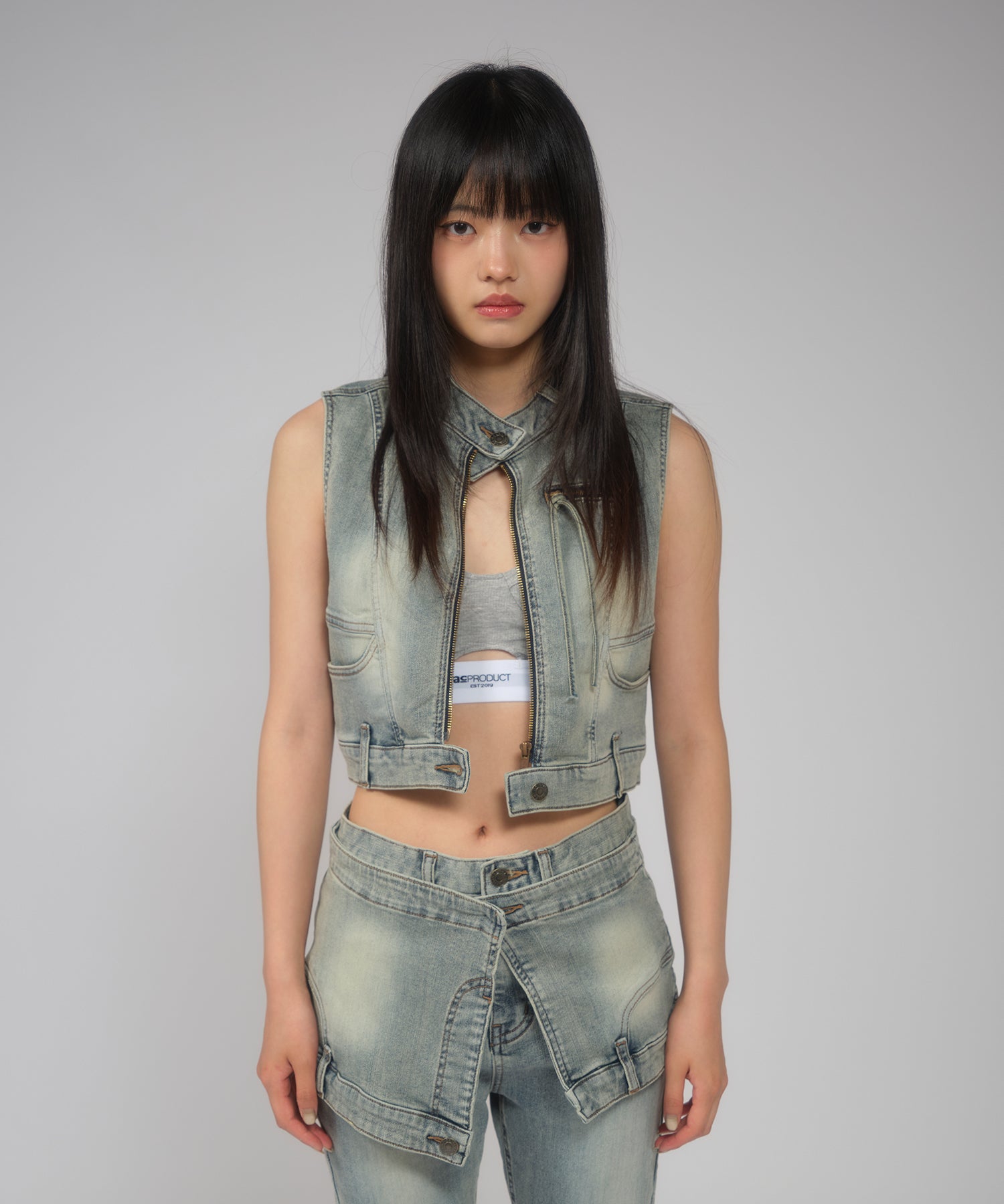 Switching compact denim vest