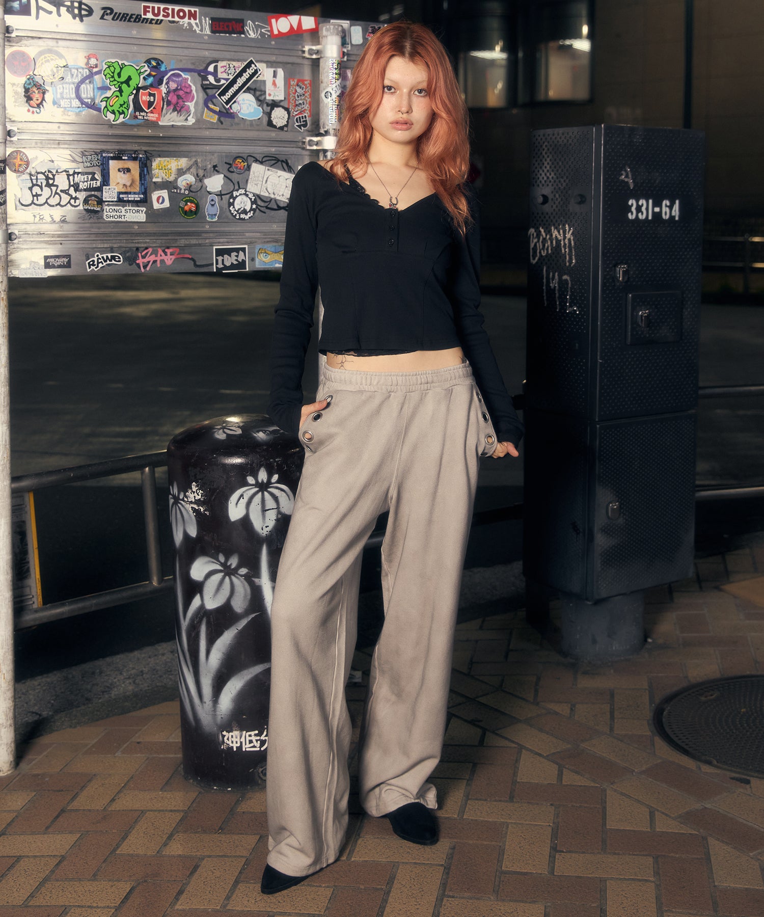 MODEL:170cm/COLOR:BLACK/SIZE:F
