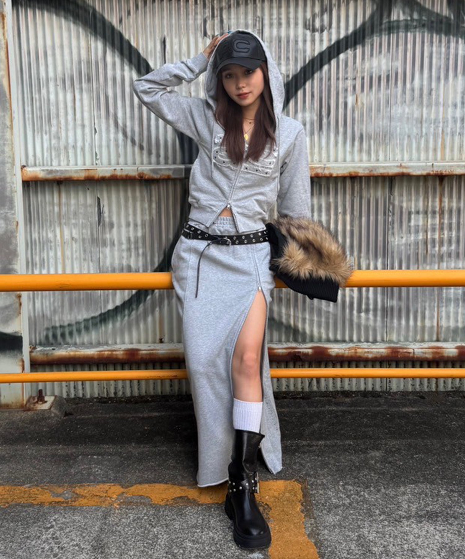 スタッズディティールコンパクトフーディー｜ACLENT（アクレント）