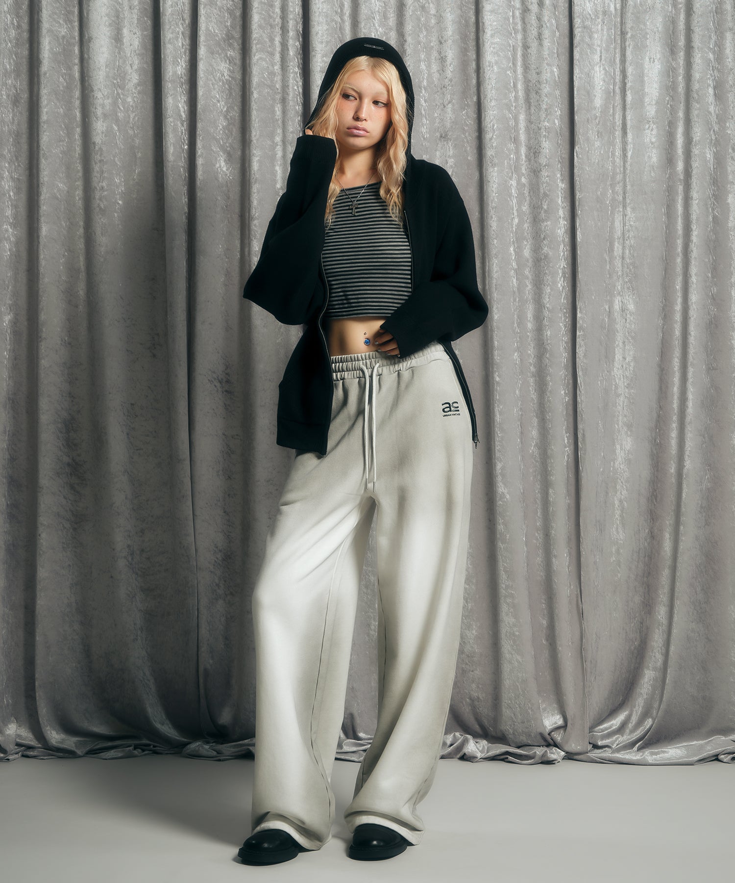 MODEL:170cm/COLOR:BLACK/SIZE:F