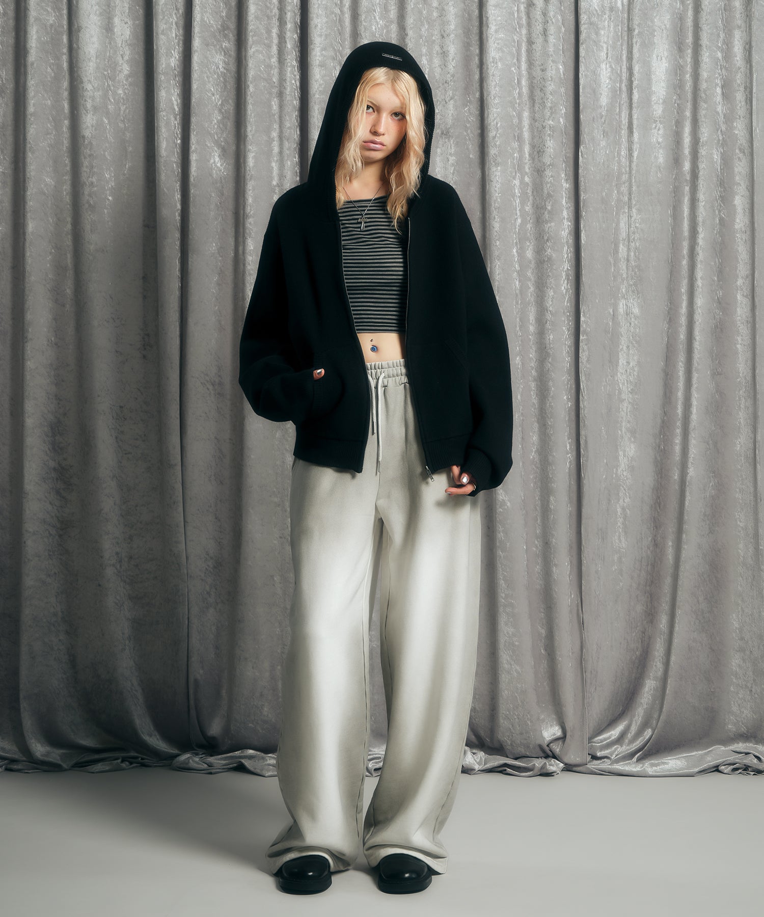 MODEL:170cm/COLOR:BLACK/SIZE:F