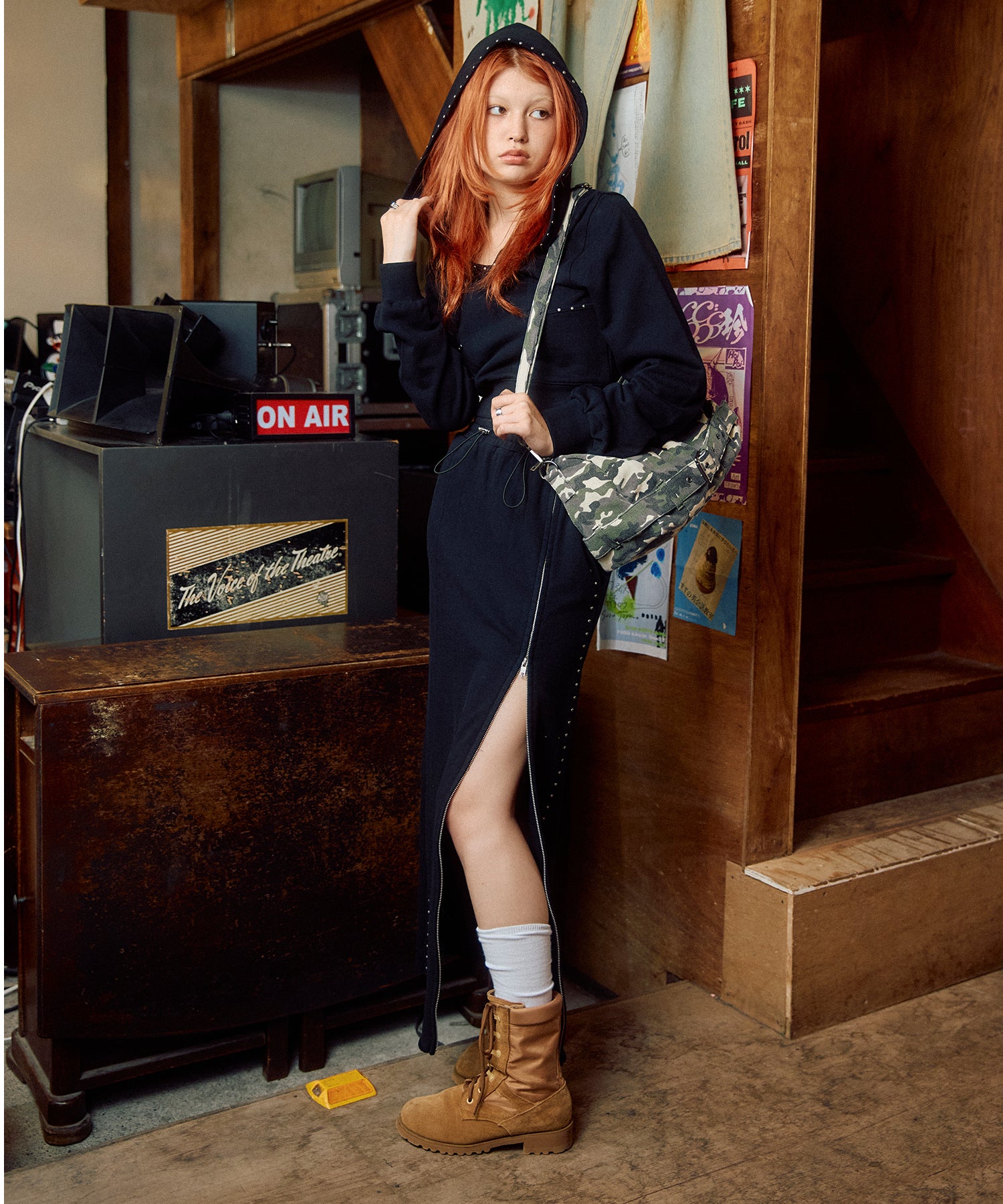MODEL:170cm/COLOR:BLACK/SIZE:F