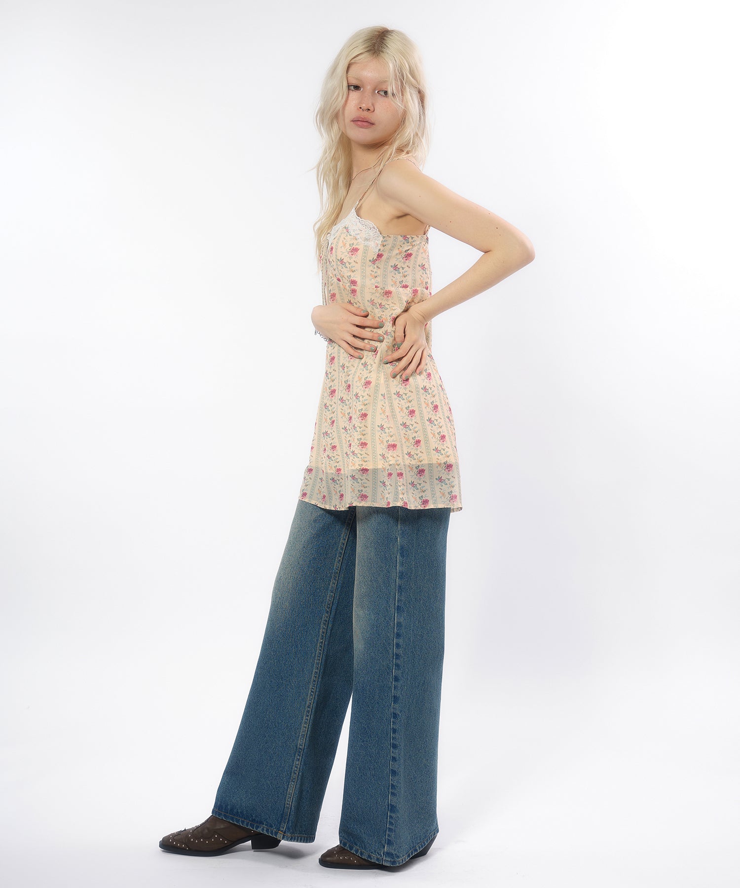 MODEL:170cm/COLOR:LIGHT BLUE/SIZE:モデルサイズ着用［股下79cm］
