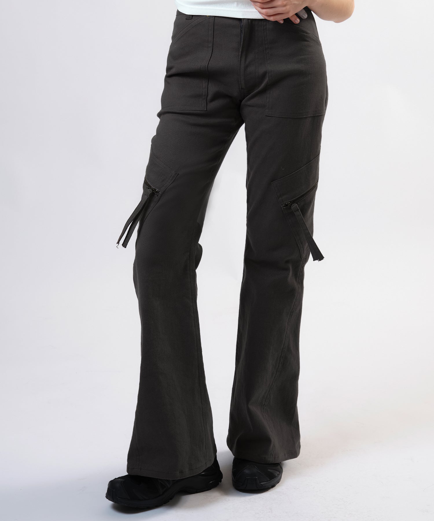 MODEL:170cm/COLOR:DARK GRAY/SIZE:モデルサイズ着用［股下78.5cm］