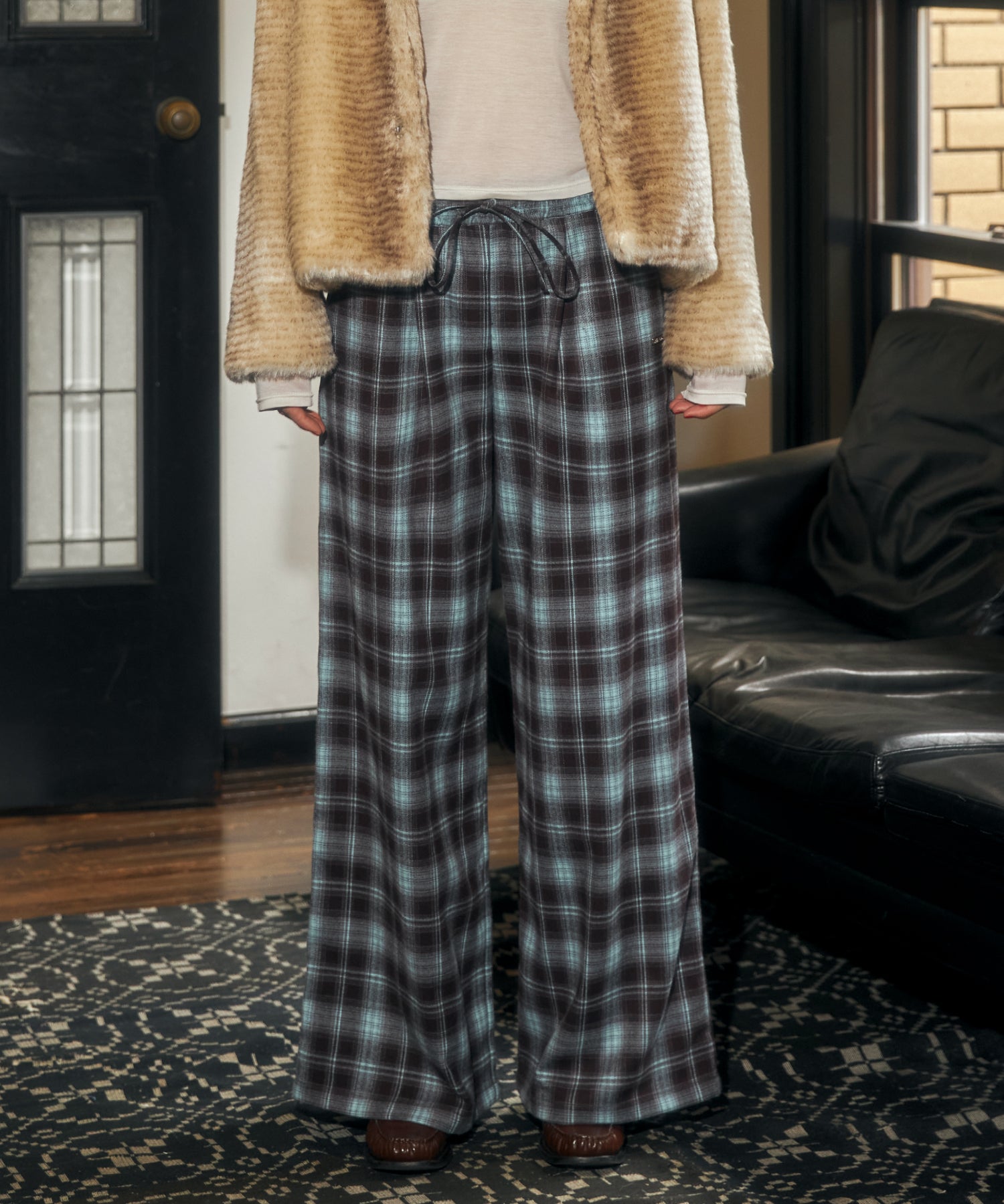 Loose straight check pants