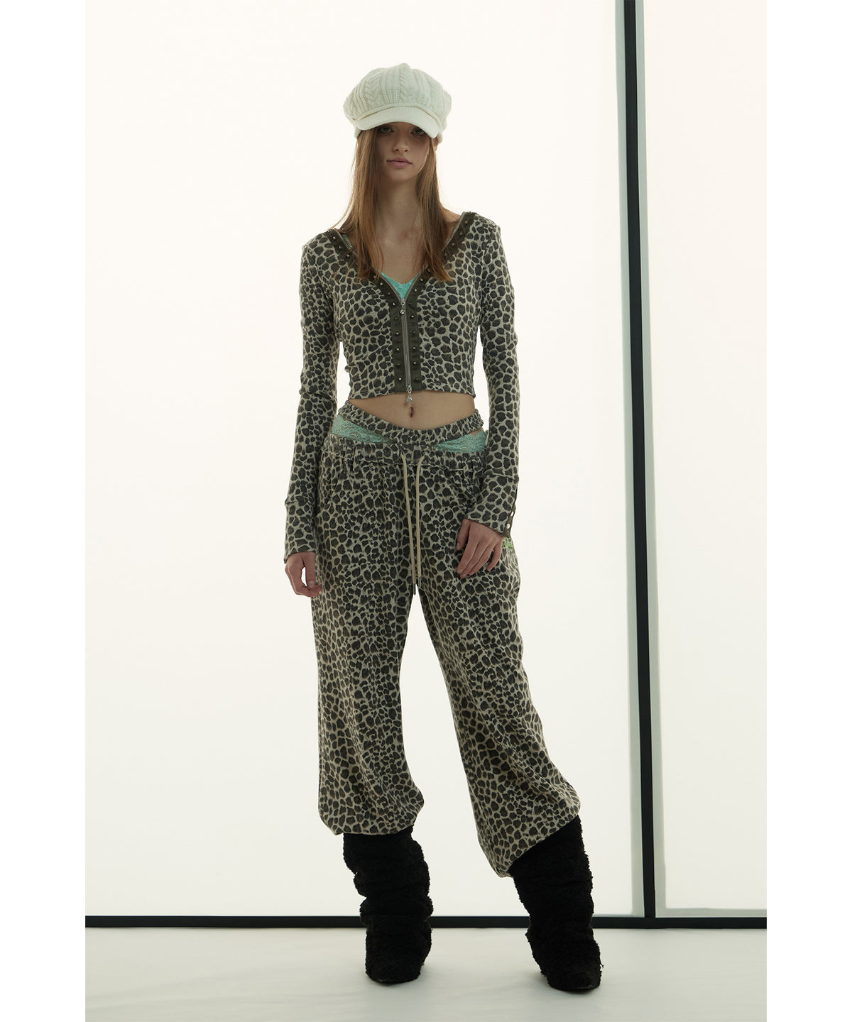 MODEL:173cm/COLOR:BRN/SIZE:F