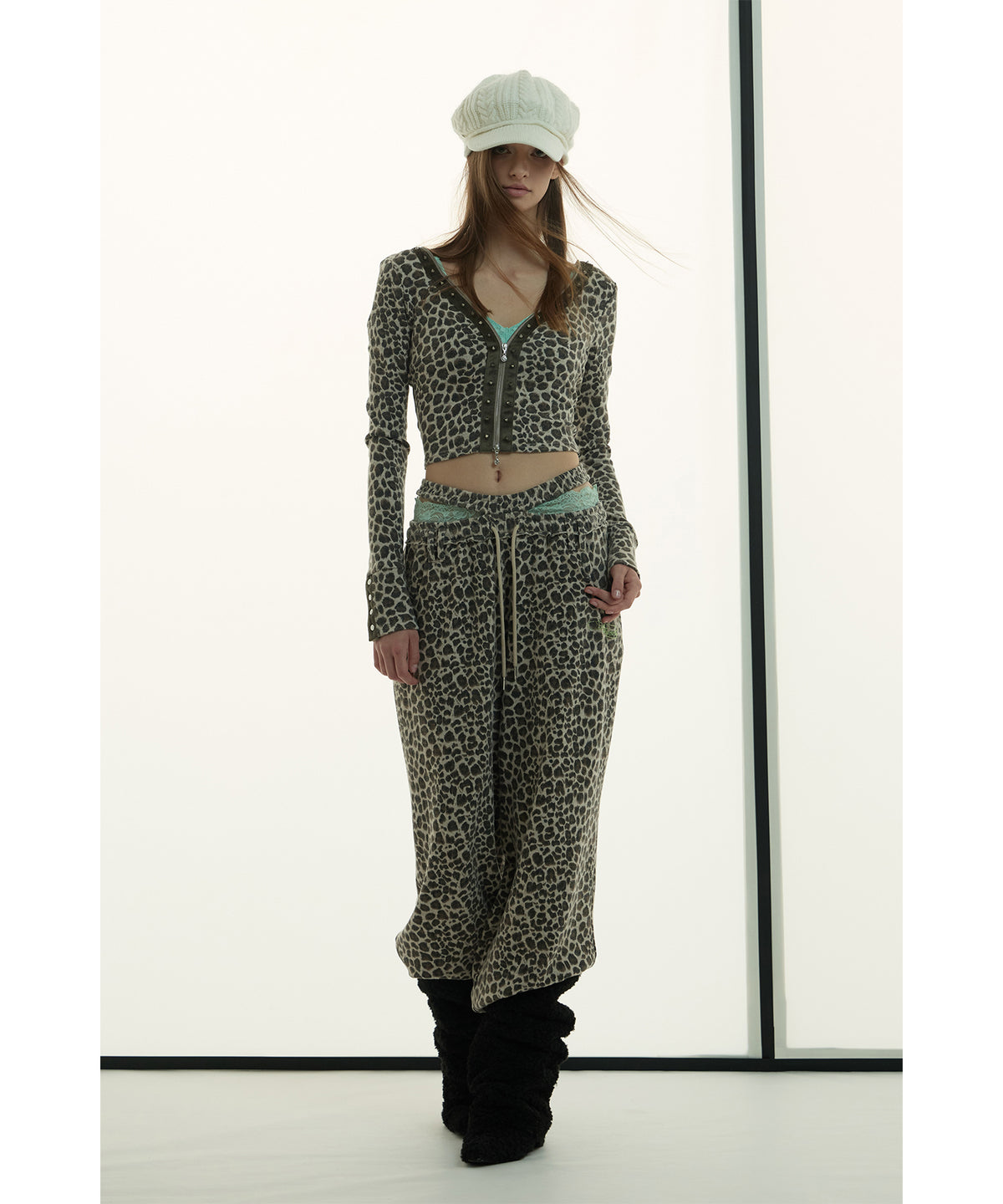 MODEL:173cm/COLOR:BRN/SIZE:F