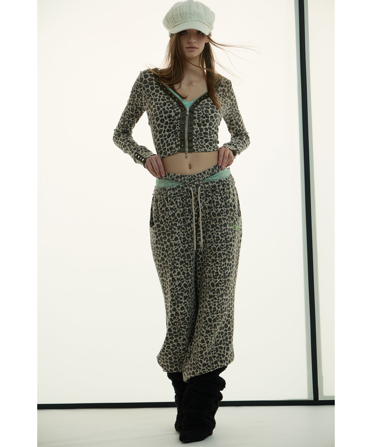 MODEL:173cm/COLOR:BRN/SIZE:F