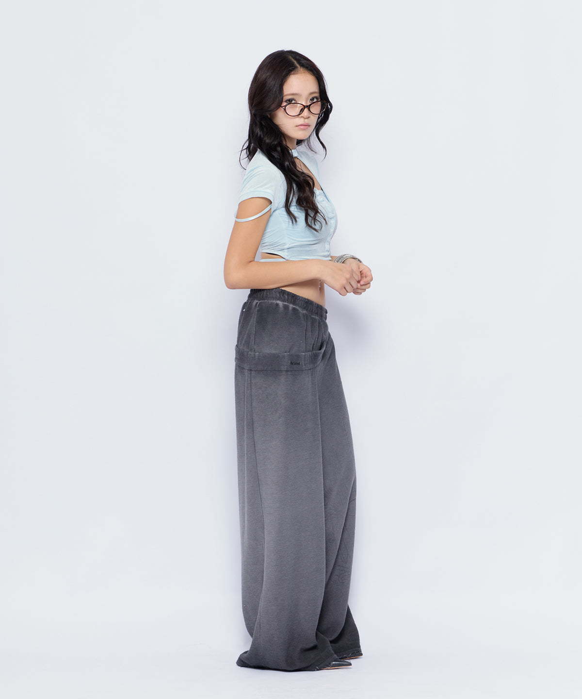 MODEL:170cm/COLOR:BLK/SIZE:F