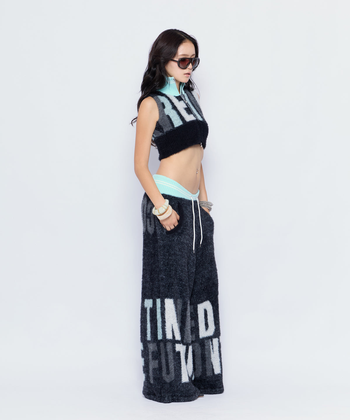 MODEL:170cm/COLOR:BLK/SIZE:F