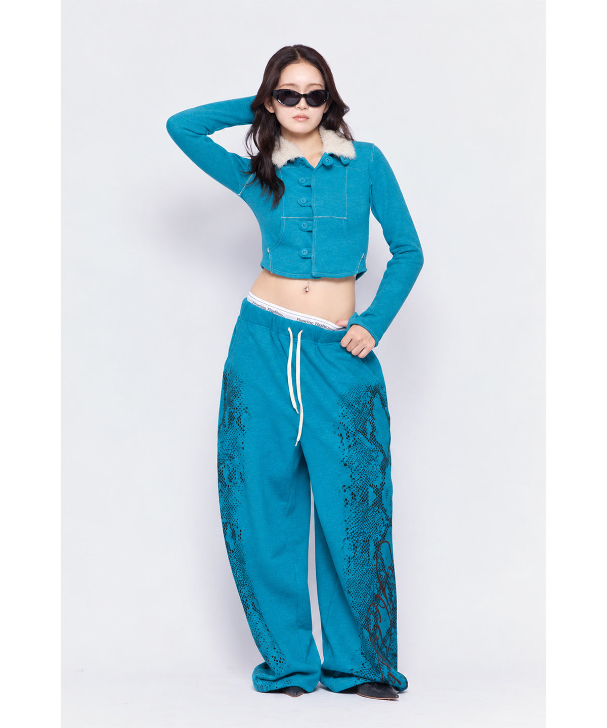 MODEL:170cm/COLOR:BLU/SIZE:F