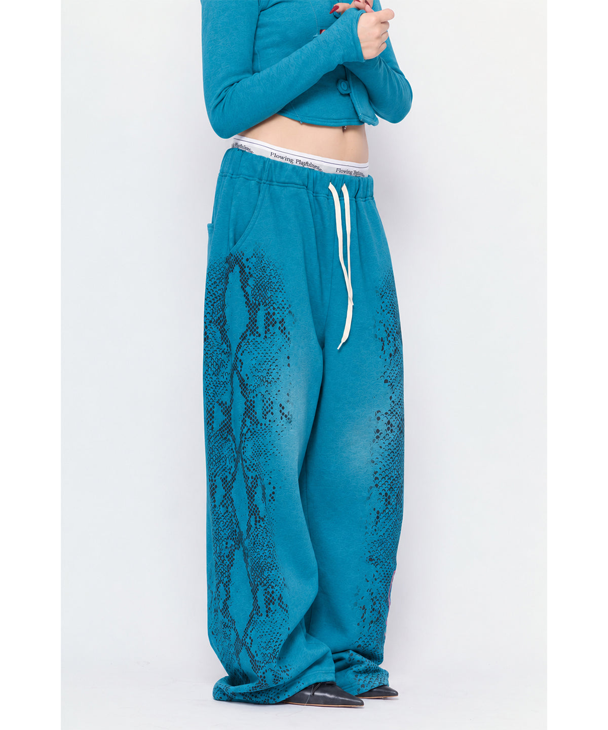 MODEL:170cm/COLOR:BLU/SIZE:F