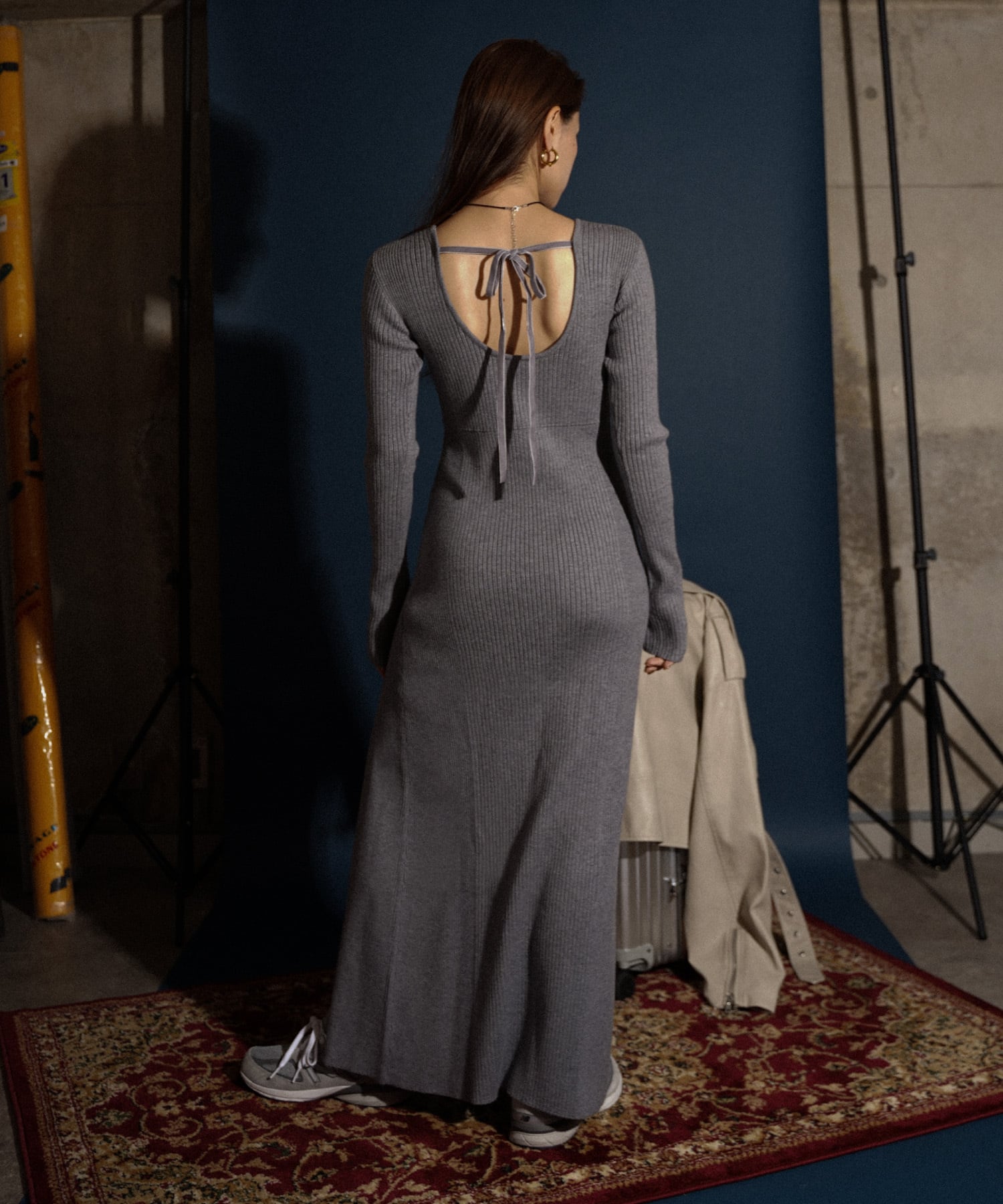 Back ribbon slit knit long dress