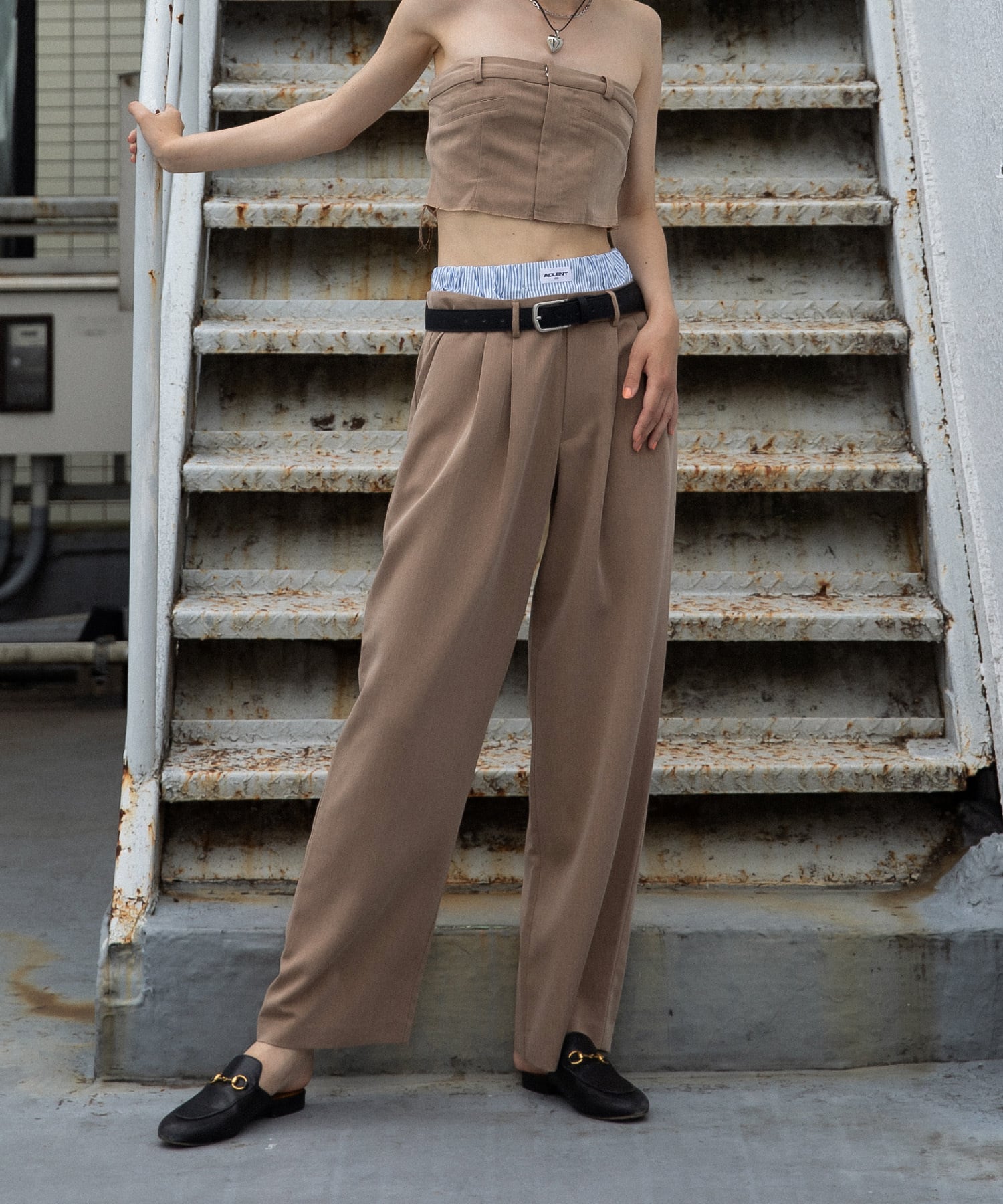 Boy friend layered slacks